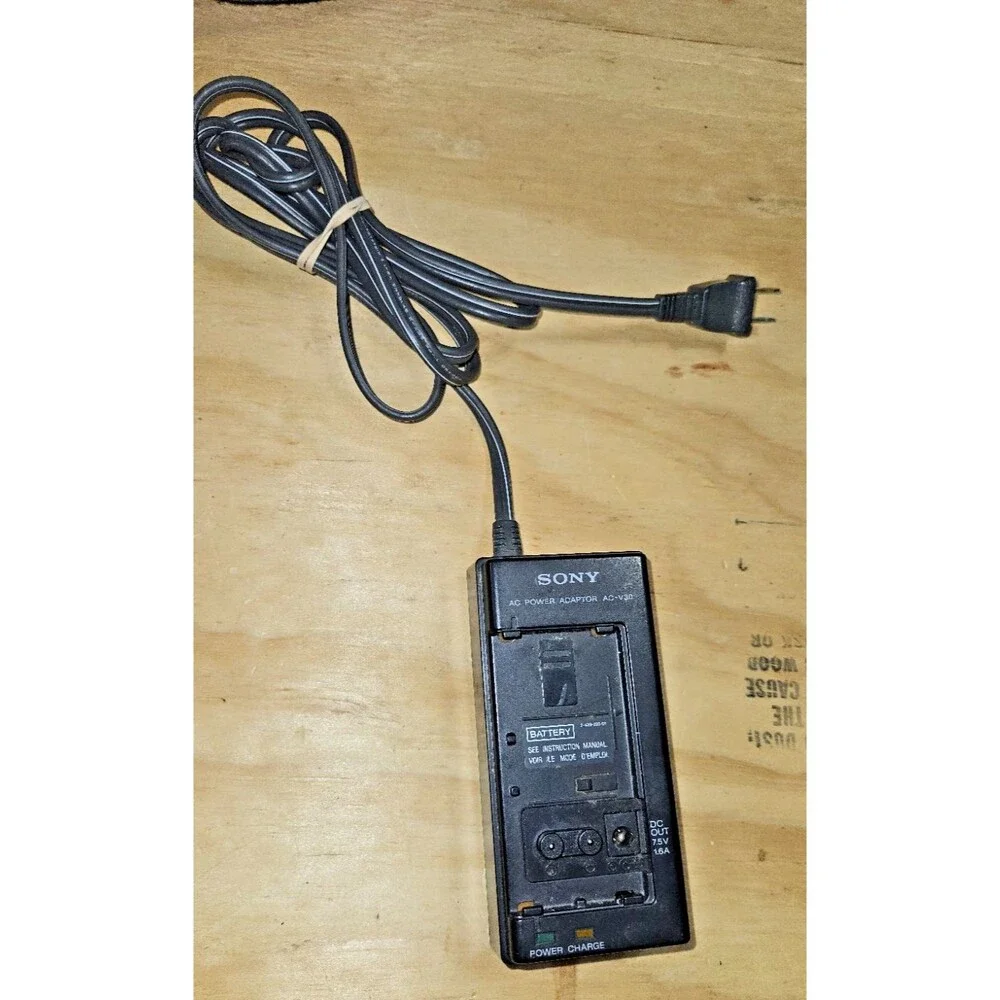 Sony Handycam CCD-F40 Video8 Camcorder w/ Manual Battery Powers On PART REPAIR
